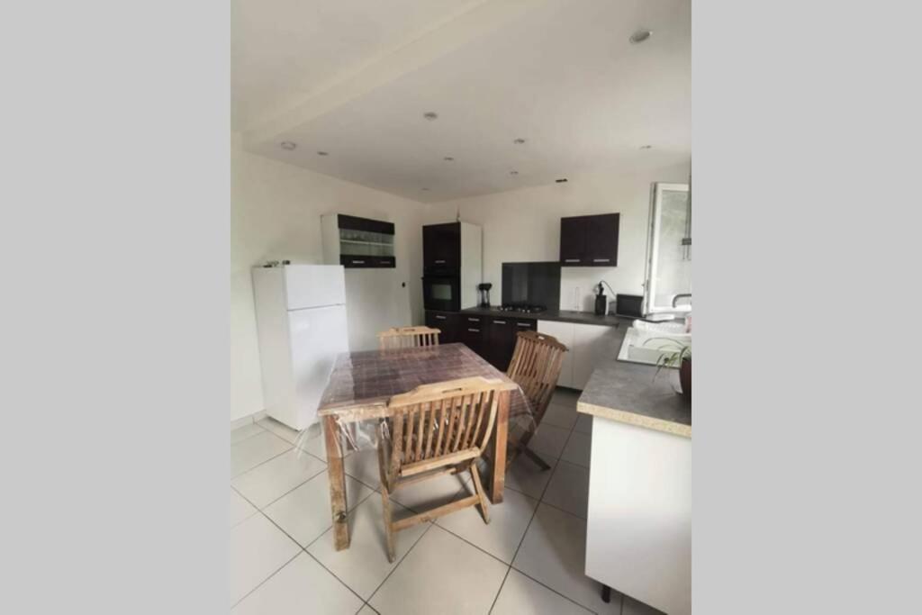 Maison Centre De Bellegarde Avec Jardin Et Terrasse Equipee D'Un Salon De Jardin Et D'Un Barbecue Cuisine Equipee 3 Chambres Avec 2 Lits Double 140X190 Et 2 Lits Simple Chauffage Poele A Granules Parking Gratuit Devant La Maison Bellegarde-du-Loiret Экстерьер фото